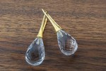 Ohrringe mit facettierten Bergkristall-Tropfen an Bügeln, Silber vergoldet